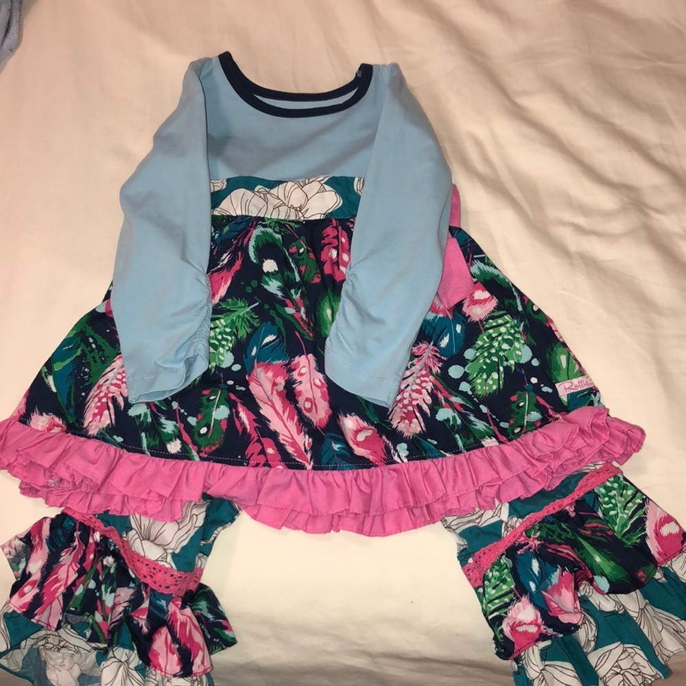 EUC-toddle girls 4T Ruffle Butts outfit